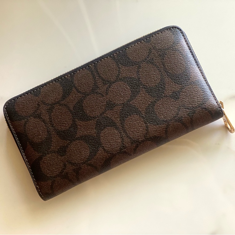 Coach Wallet - Picture 6 of 8